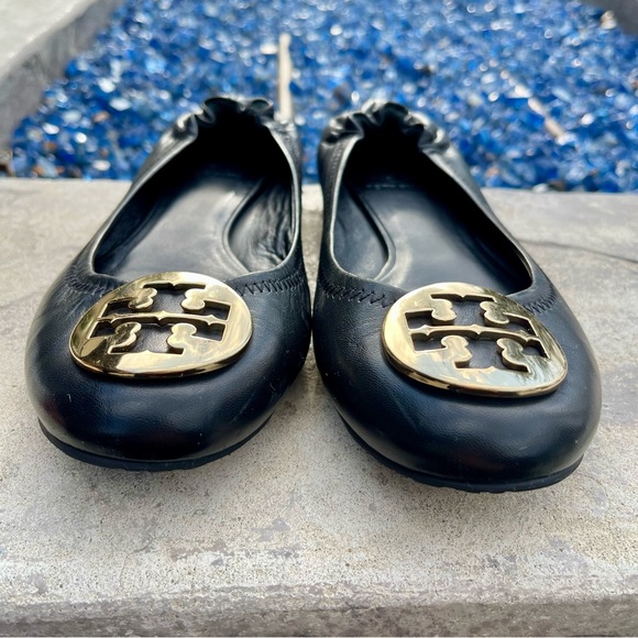 Tory Burch Women's Size 7.5 Reva Black Leather Gold Logo Classic Flats Shoes - Picture 9 of 9